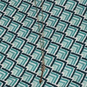 Gold tone arrow necklace